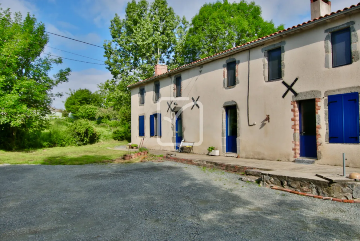 Fermette avec Gîte Indépendant à La Forêt-sur-Sèvre 