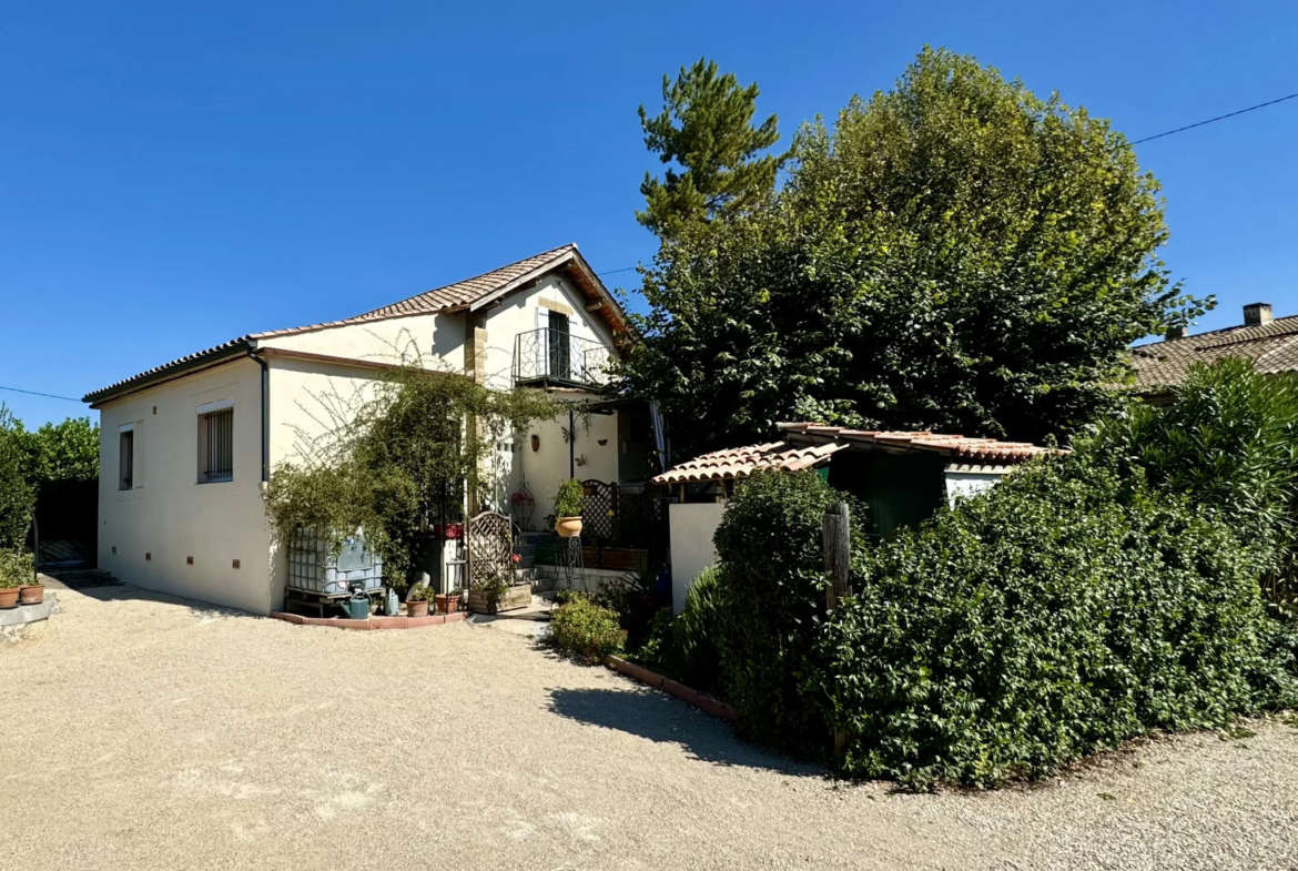 Maison rénovée avec jardin à Jonquières, 3 chambres et garage 