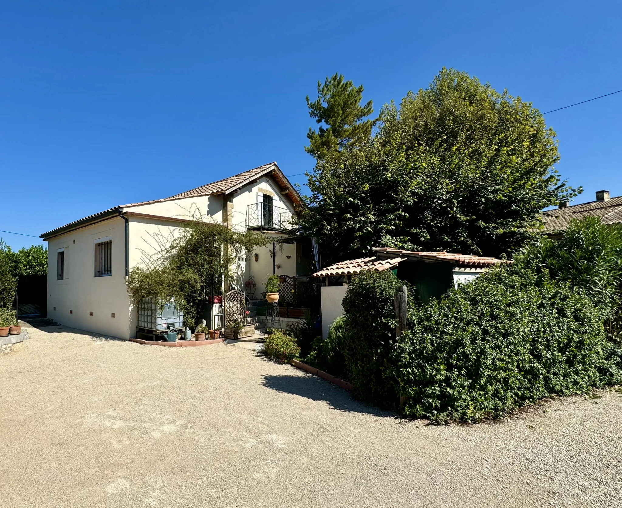 Maison rénovée avec jardin à Jonquières, 3 chambres et garage 