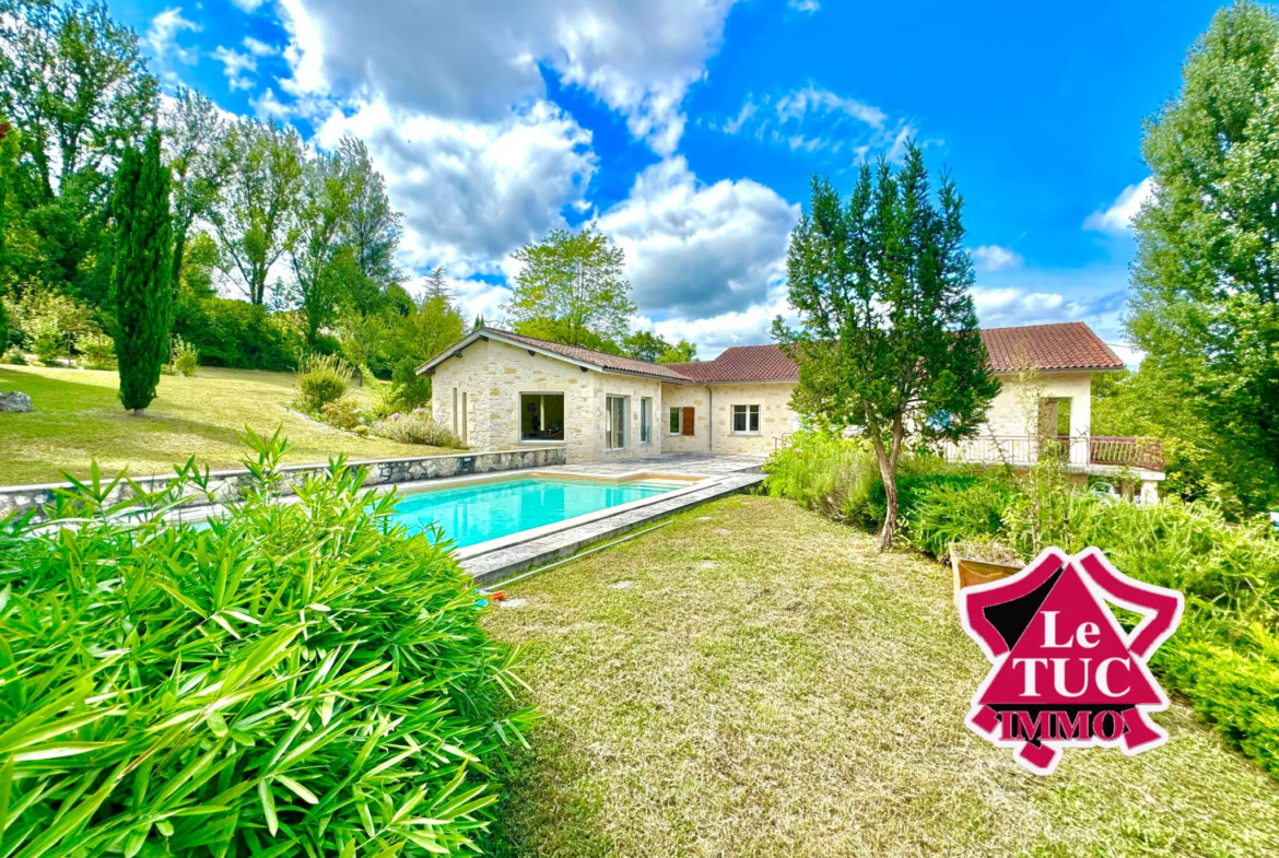 Maison contemporaine avec piscine et jardin de 5111 m² à Penne d'Agenais 