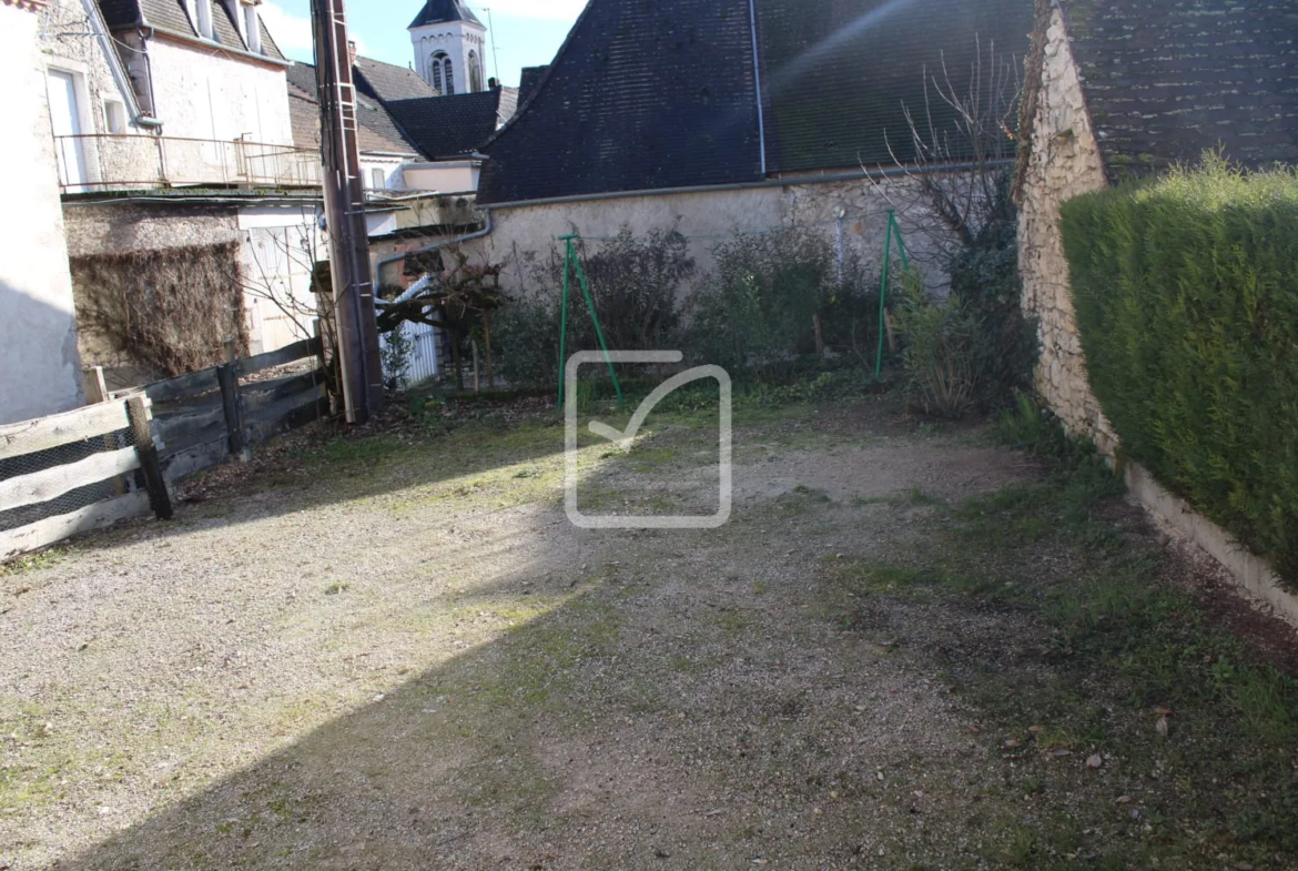 À vendre : Maison de village 5 pièces à Saint-Sozy avec jardin 