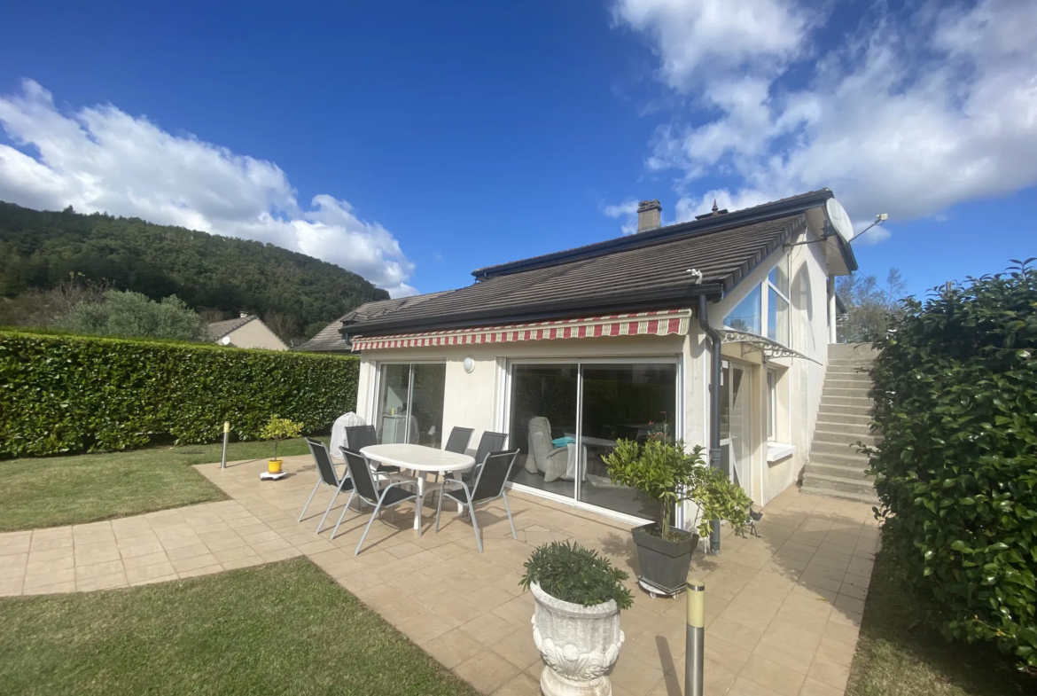 Maison familiale spacieuse avec piscine à Argentat-sur-Dordogne 