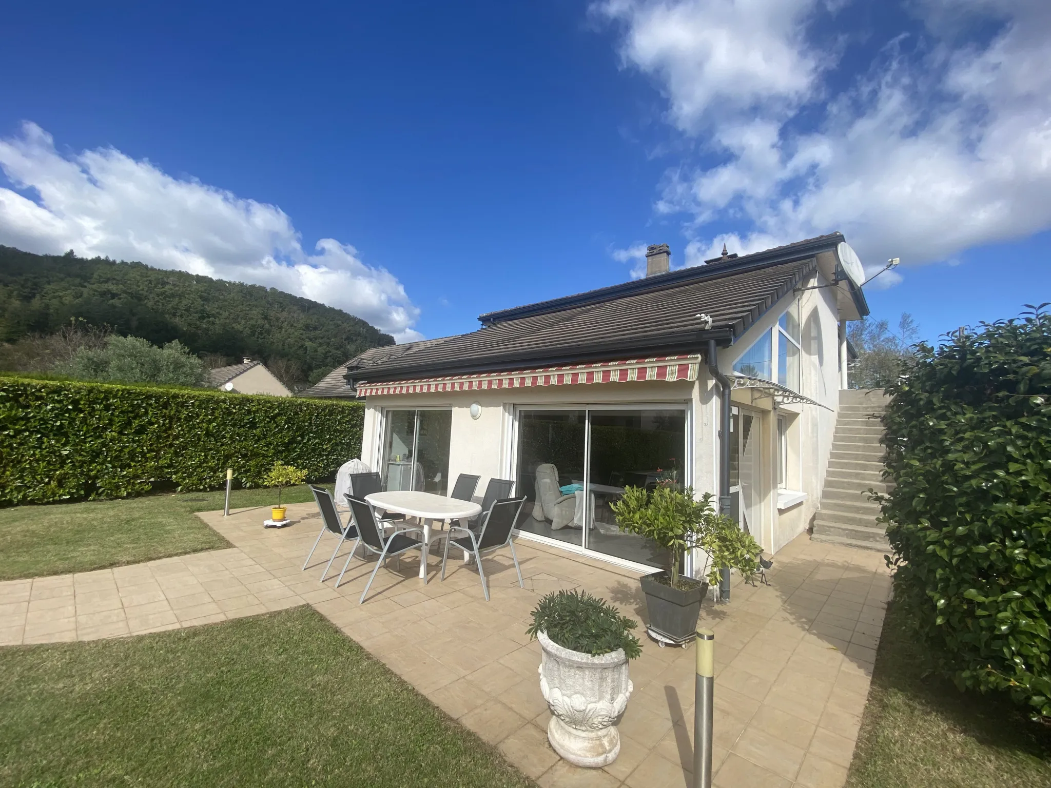 Maison familiale spacieuse avec piscine à Argentat-sur-Dordogne 