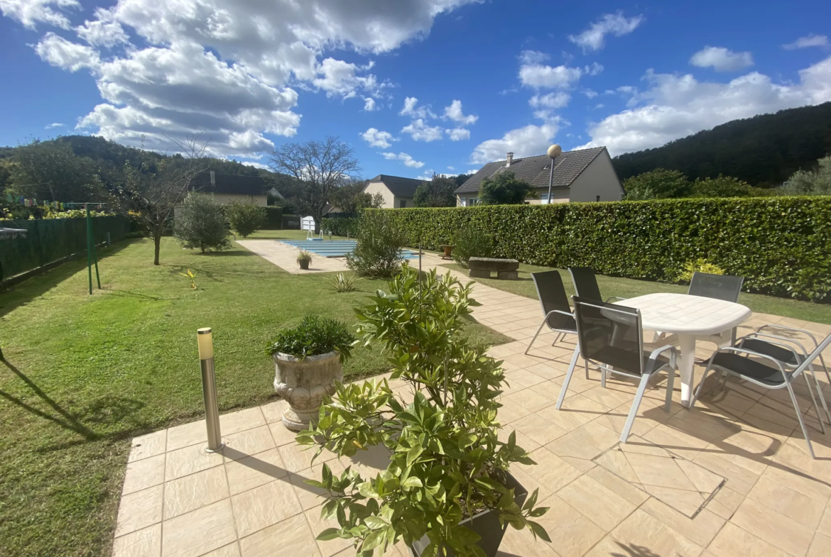 Maison familiale spacieuse avec piscine à Argentat-sur-Dordogne 