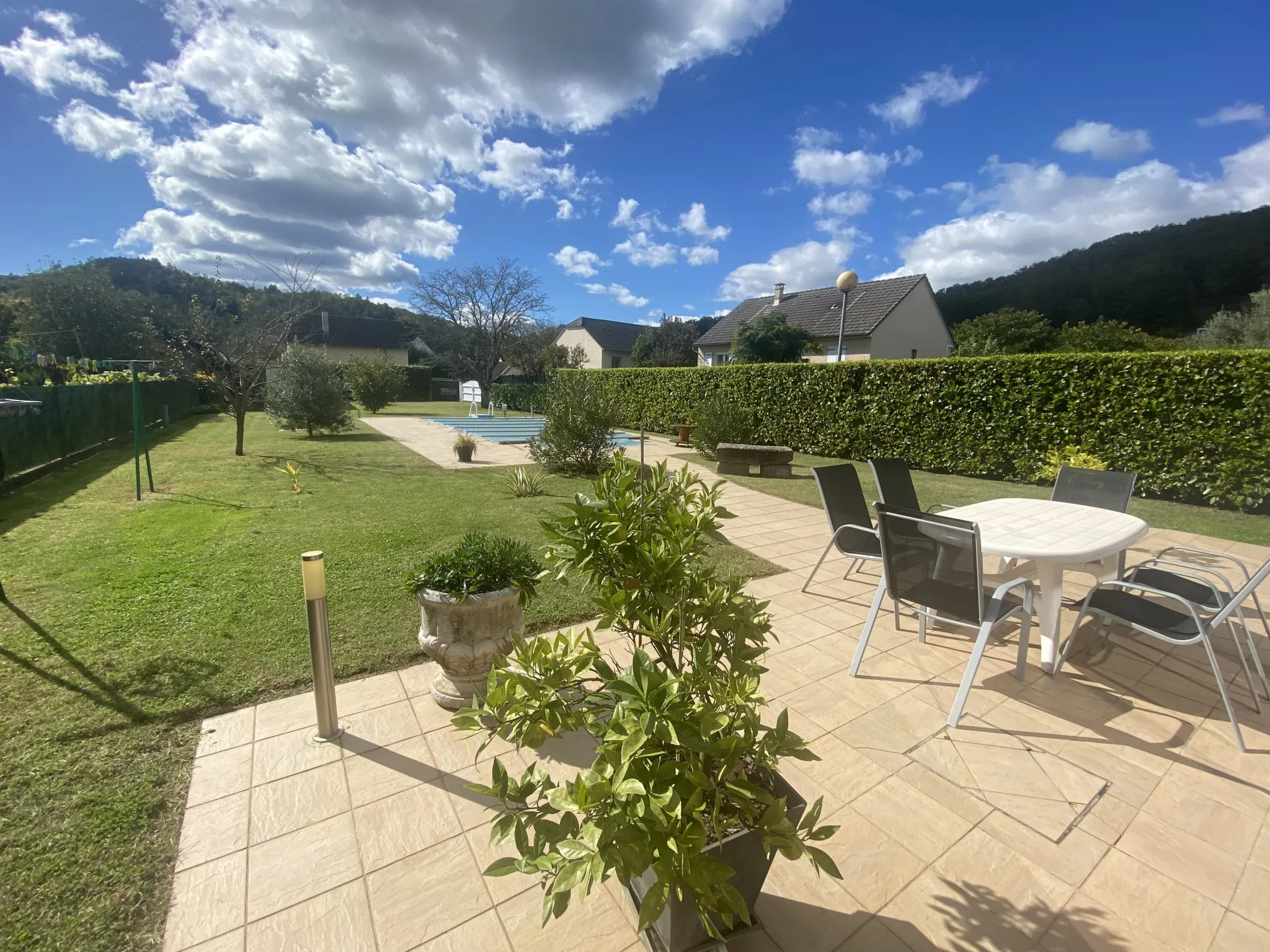 Maison familiale spacieuse avec piscine à Argentat-sur-Dordogne 