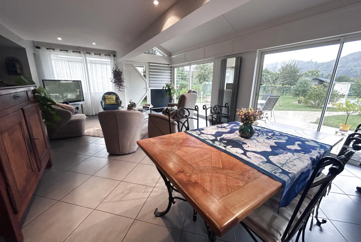 Maison familiale spacieuse avec piscine à Argentat-sur-Dordogne 