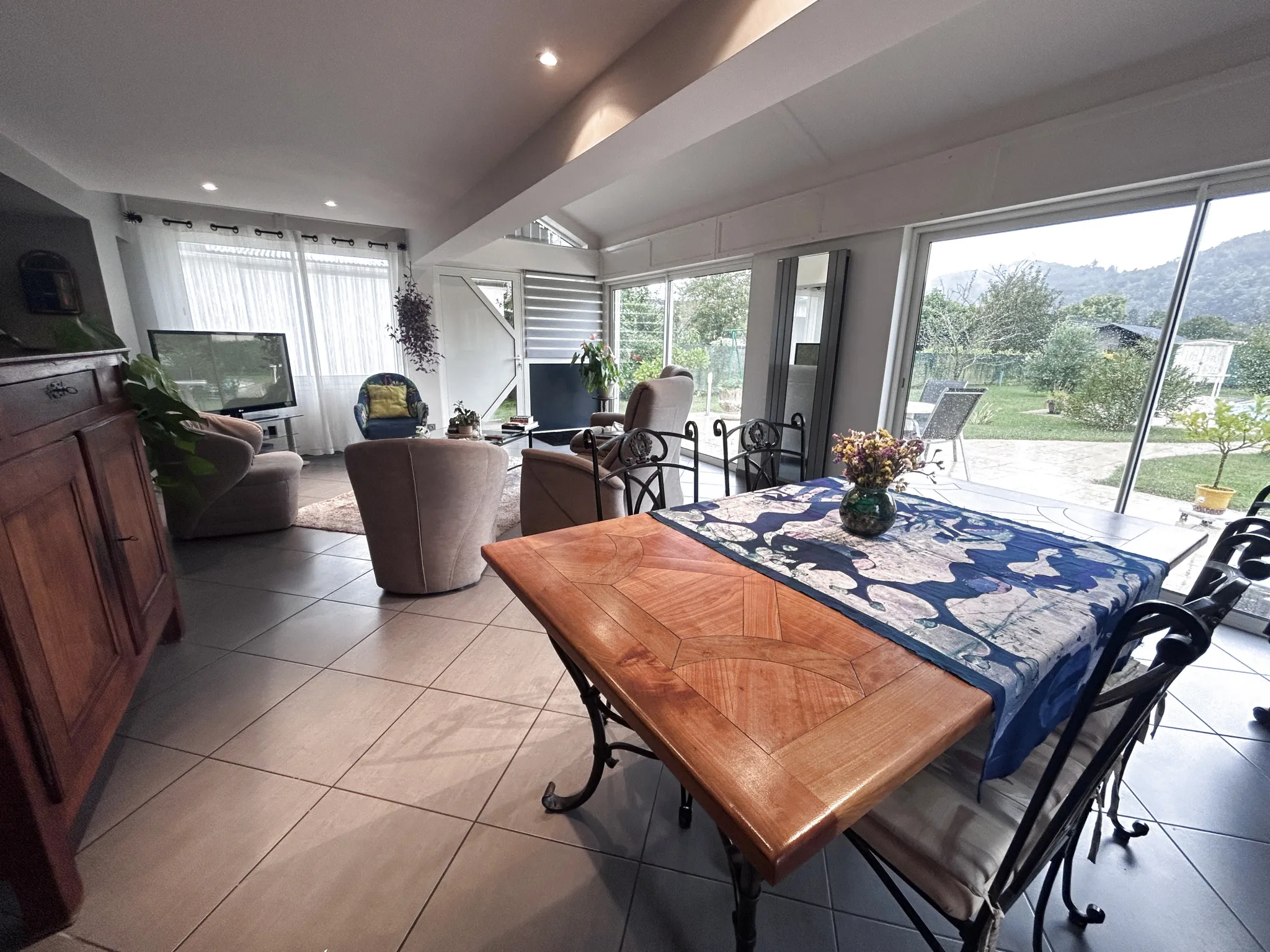 Maison familiale spacieuse avec piscine à Argentat-sur-Dordogne 