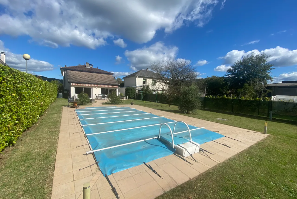 Maison familiale spacieuse avec piscine à Argentat-sur-Dordogne 