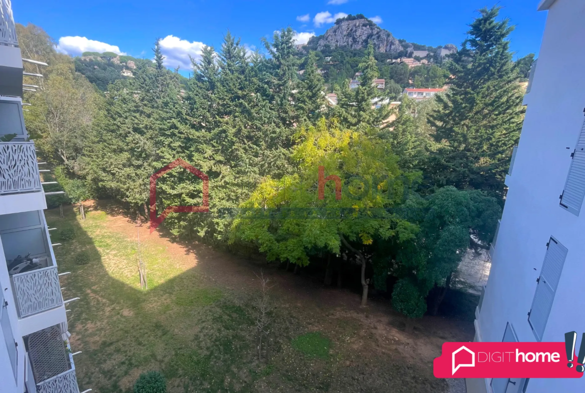 Appartement T2 à Hyères dans une résidence de standing avec terrasse 