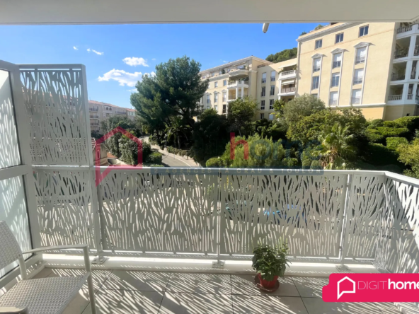 Appartement Type 2 avec terrasse et parking à Hyères