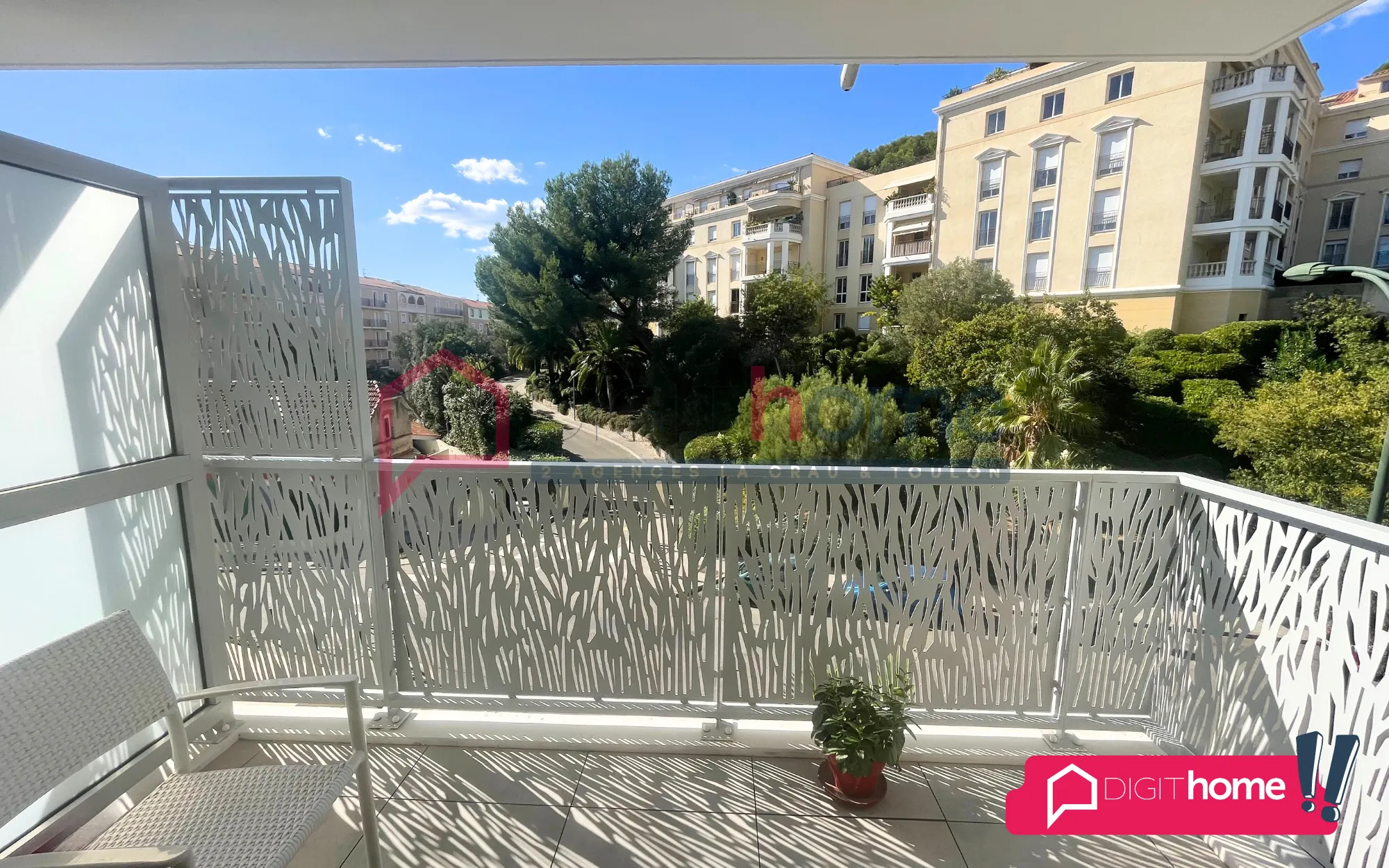 Appartement Type 2 avec terrasse et parking à Hyères 