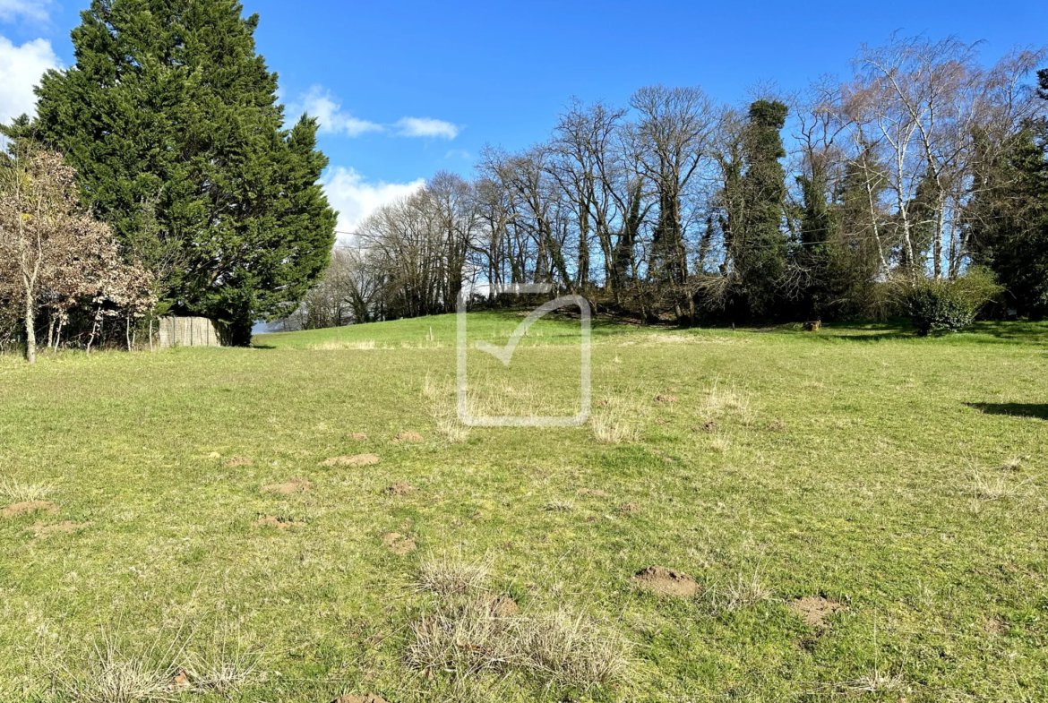 Terrain de 1111 m² à vendre à Sarlat 