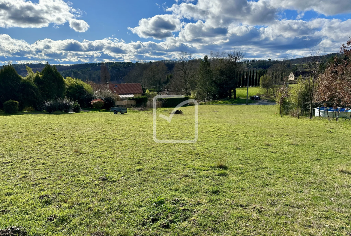 Terrain de 1111 m² à vendre à Sarlat 