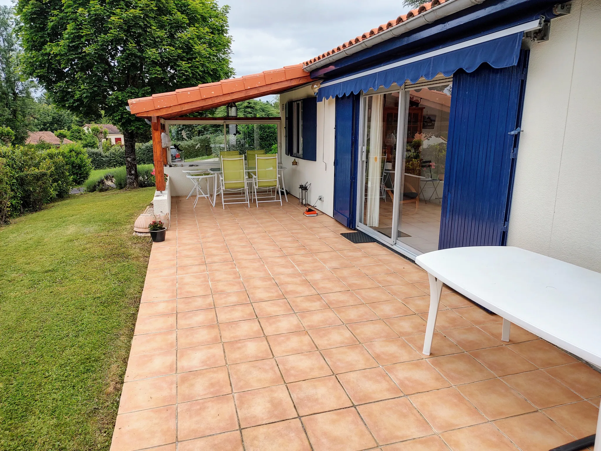 Maison de plain-pied avec 3 chambres à Ecuras, village Le Chat 