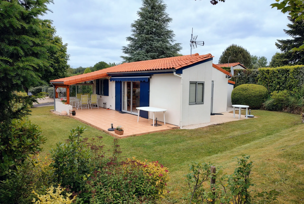 Maison de plain-pied avec 3 chambres à Ecuras, village Le Chat 