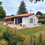 Maison de plain-pied avec 3 chambres à Ecuras, village Le Chat