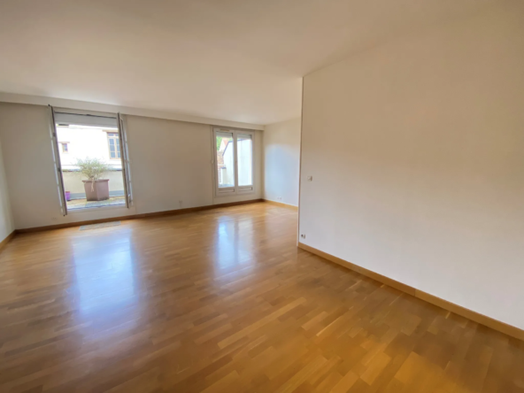 À vendre : Appartement 2 pièces 64 m² à Viry Châtillon centre-ville