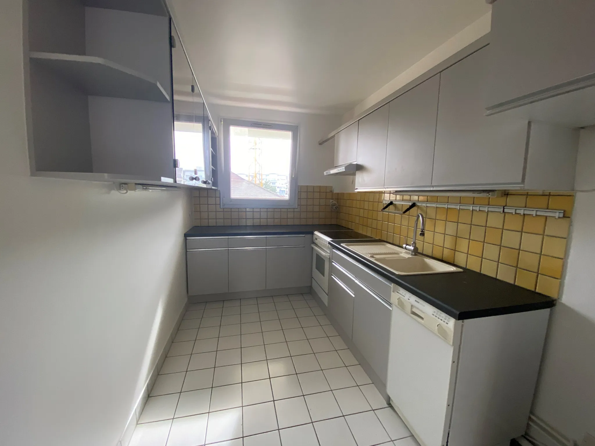 À vendre : Appartement 2 pièces 64 m² à Viry Châtillon centre-ville 