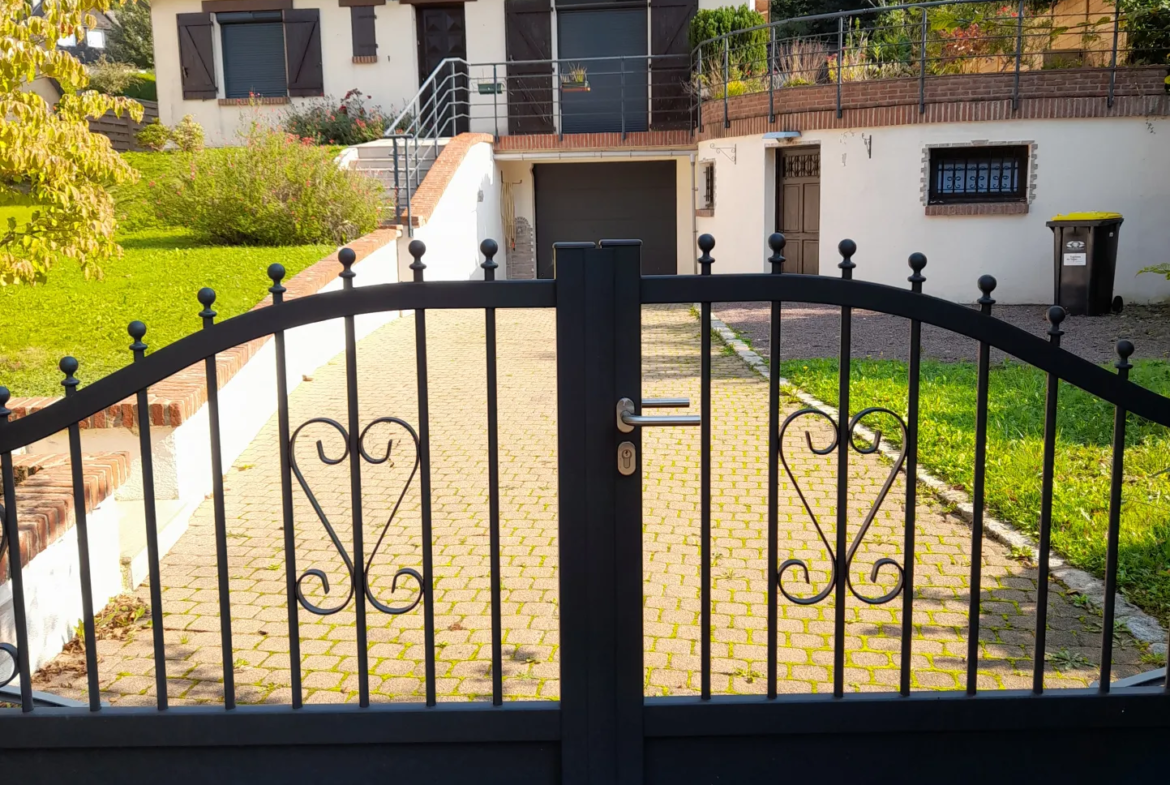 À vendre : Villa spacieuse à Envermeu, 4 chambres, jardin et terrasse 