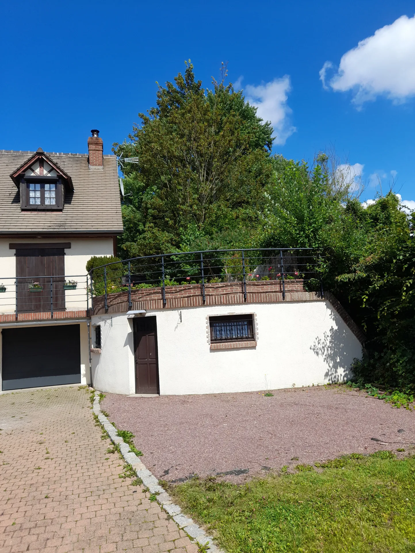 À vendre : Villa spacieuse à Envermeu, 4 chambres, jardin et terrasse 