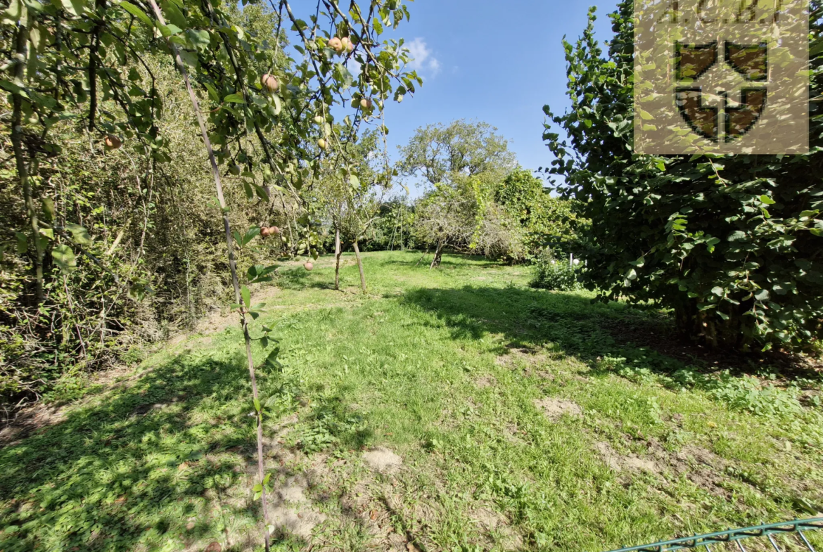 Maison avec dépendance à Vendôme - 3 chambres et terrain de 1800 m² 