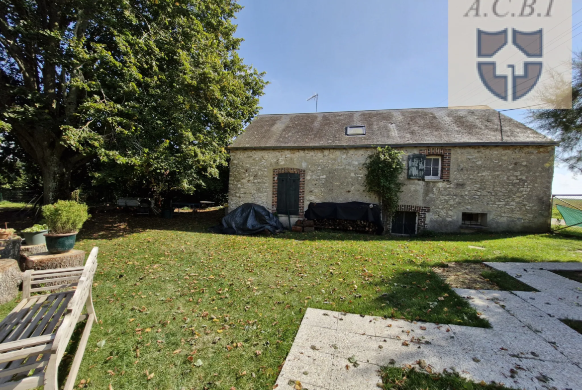 Maison avec dépendance à Vendôme - 3 chambres et terrain de 1800 m² 