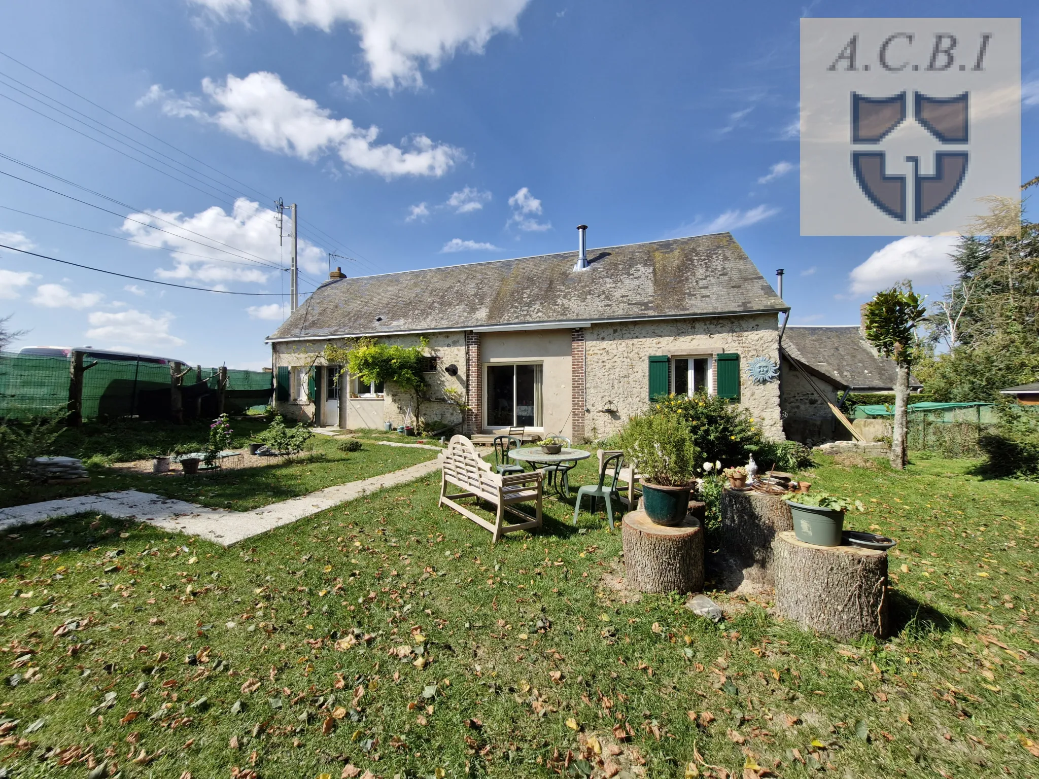 Maison avec dépendance à Vendôme - 3 chambres et terrain de 1800 m² 