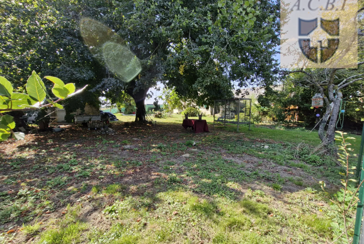 Maison avec dépendance à Vendôme - 3 chambres et terrain de 1800 m² 