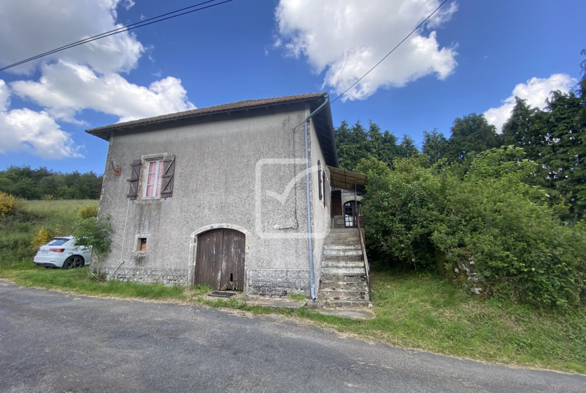 Charmante maison en pierre à rénover à Senaillac Latronquière 