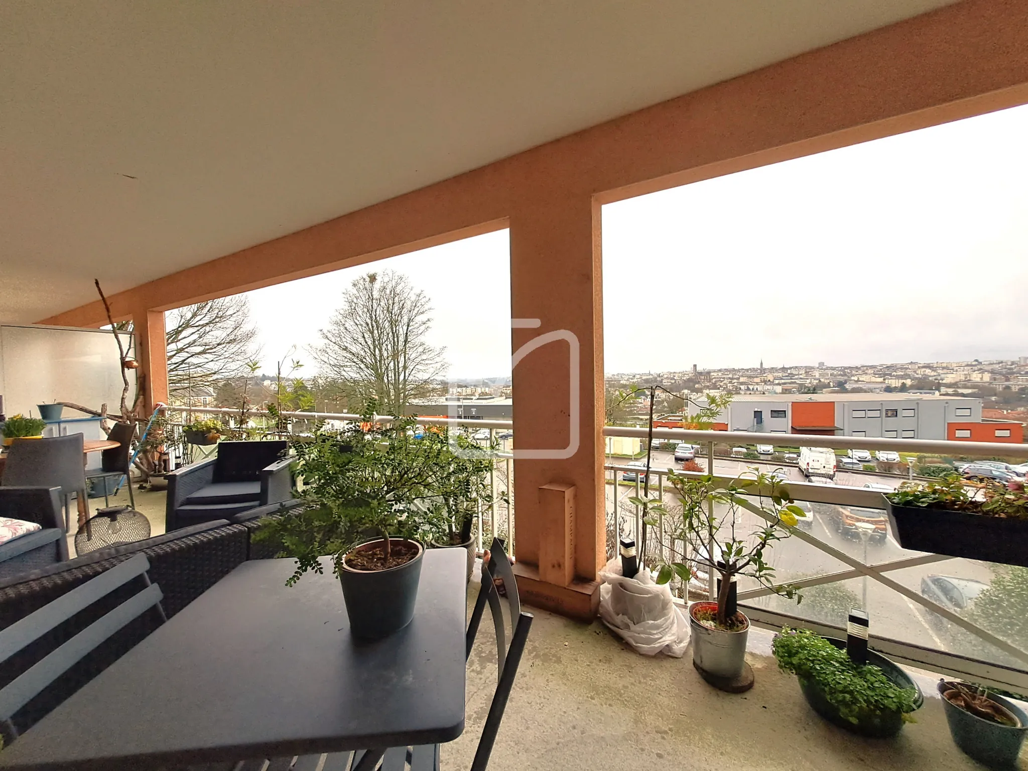 Appartement T2 moderne à vendre à Limoges avec terrasse 