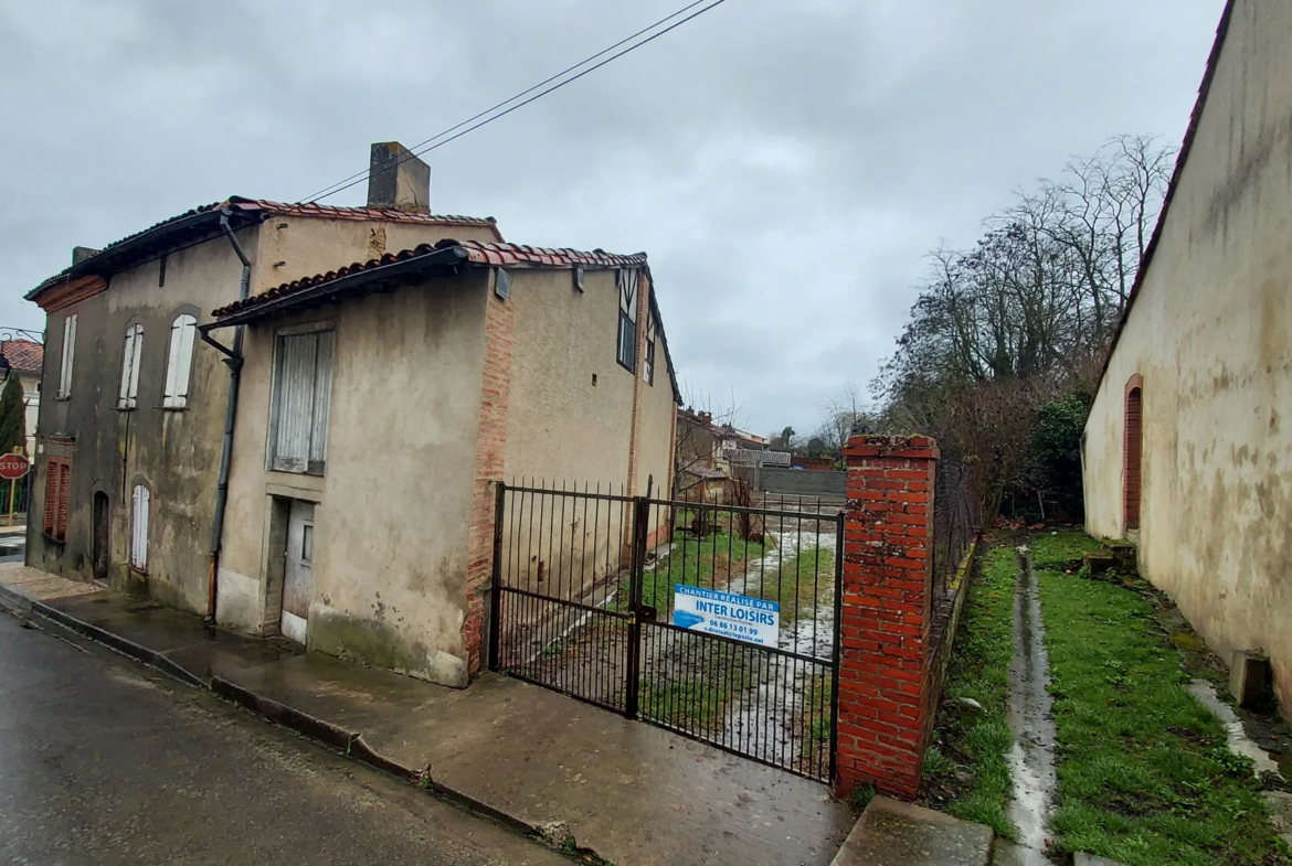 Maison Mitoyenne Spacieuse à Cintegabelle avec Garage 