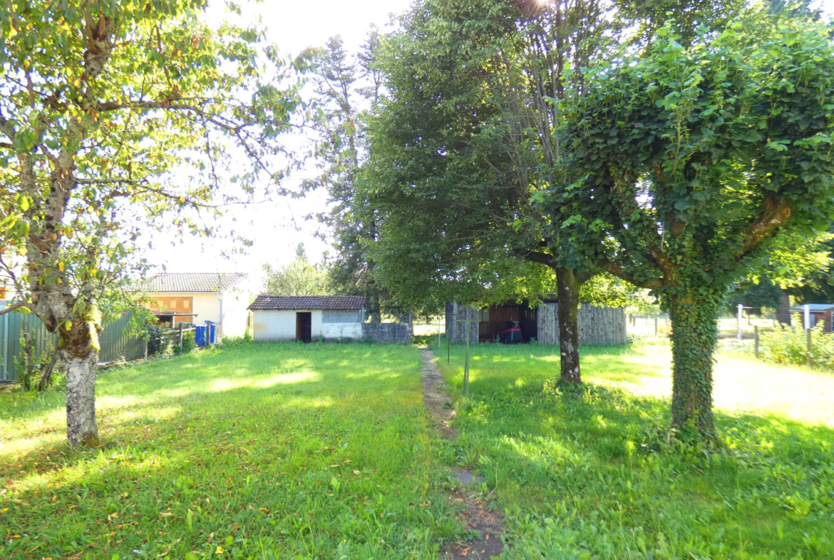 Belle et grande maison à Arpajon-sur-Cère avec jardin et garage 