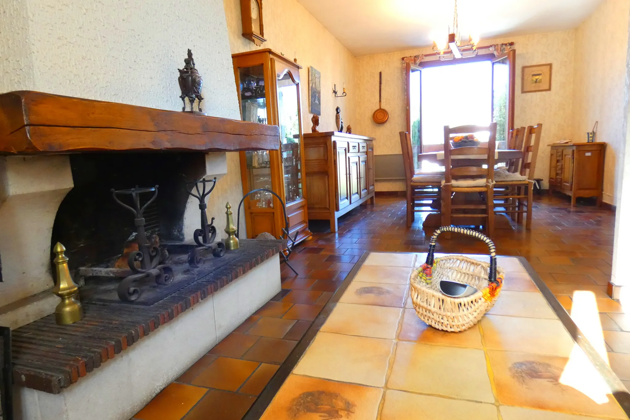 Belle et grande maison à Arpajon-sur-Cère avec jardin et garage 