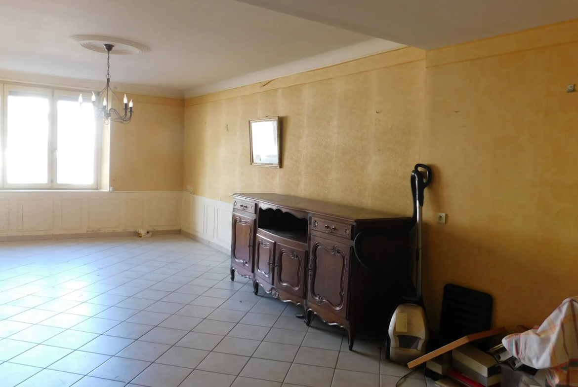 Maison spacieuse à vendre à Pagny-la-Blanche-Côte avec garage et jardin 