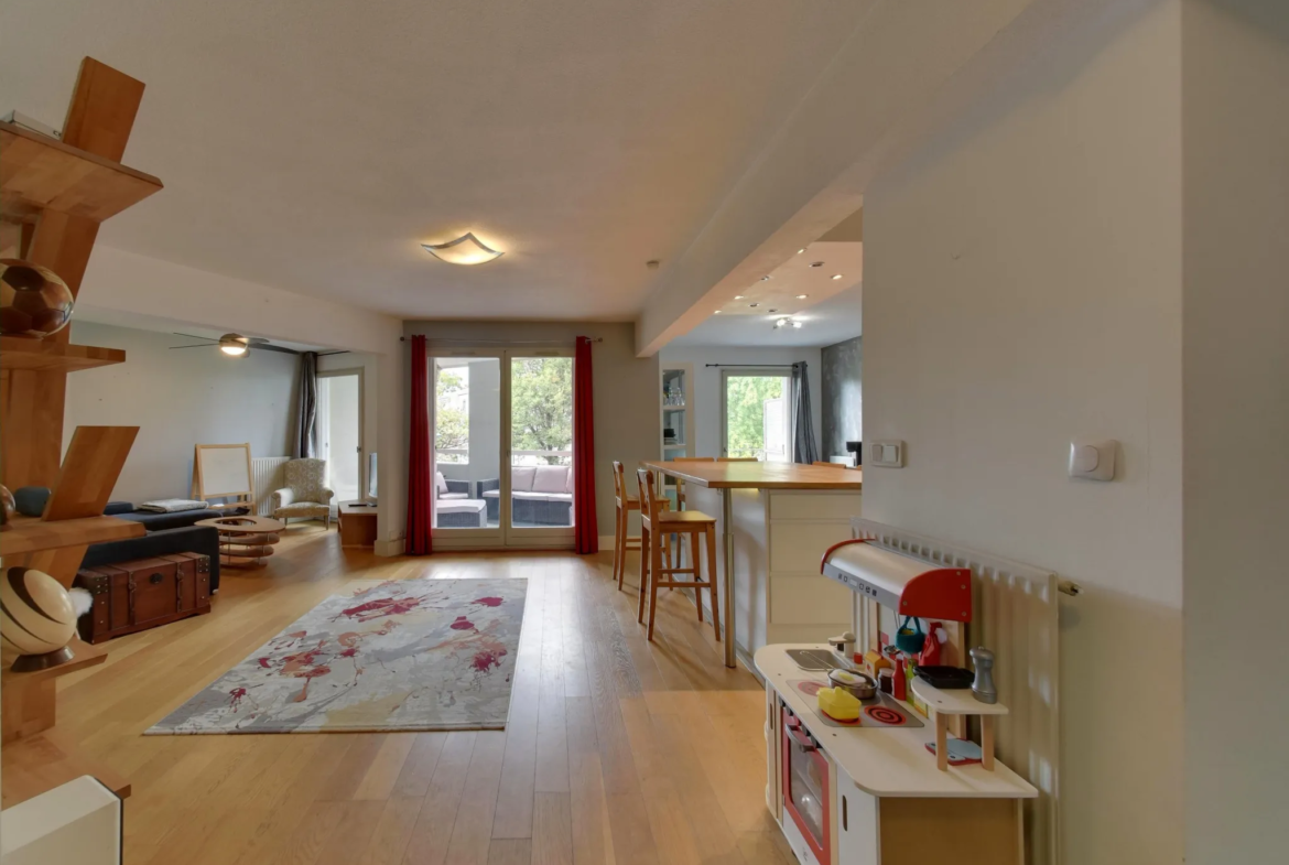 À vendre : Appartement 5 pièces avec terrasse et garage à Grenoble 