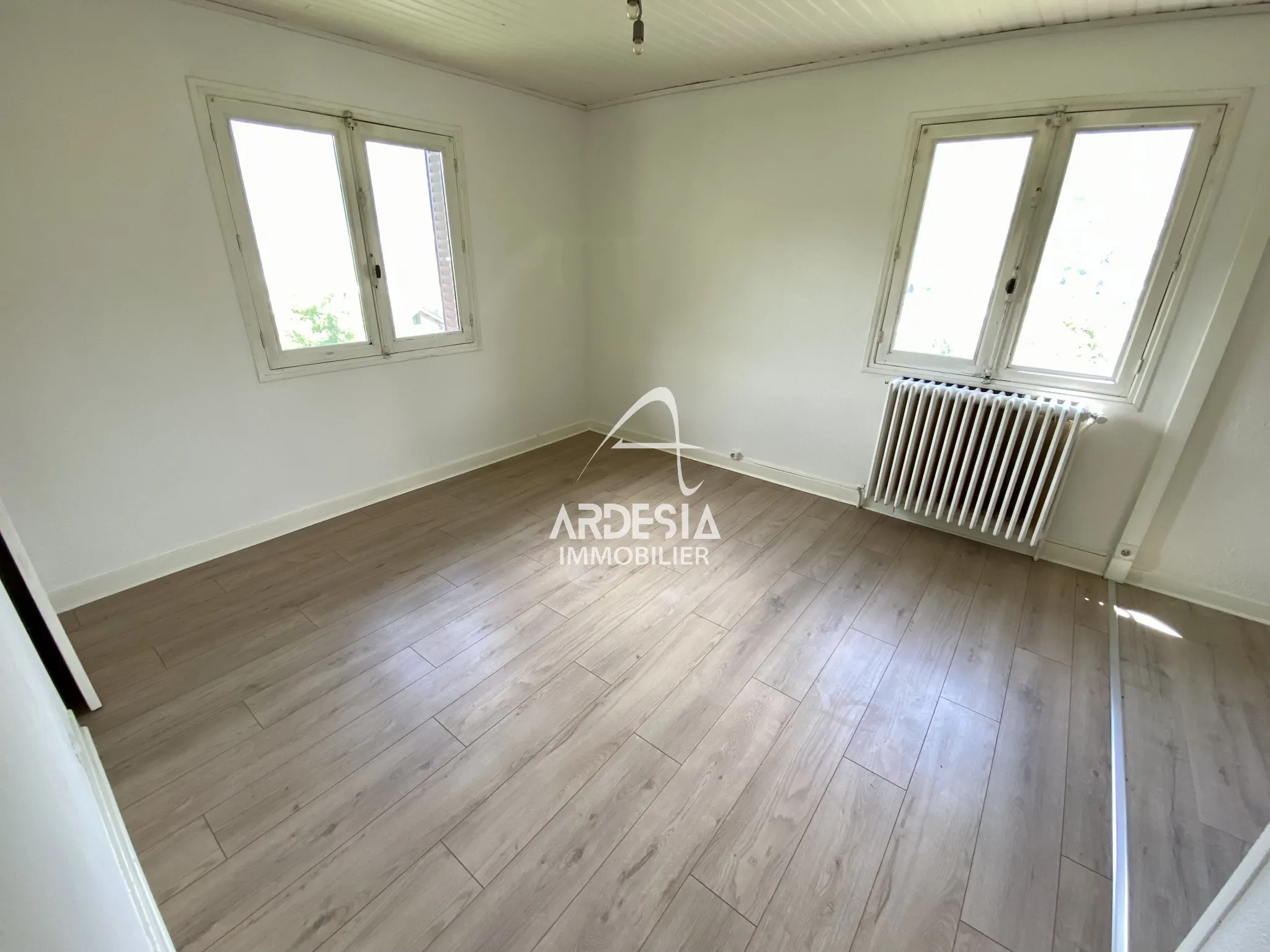 À vendre : Appartement T3 avec garage et jardin à Saint-Julien-Mont-Denis 