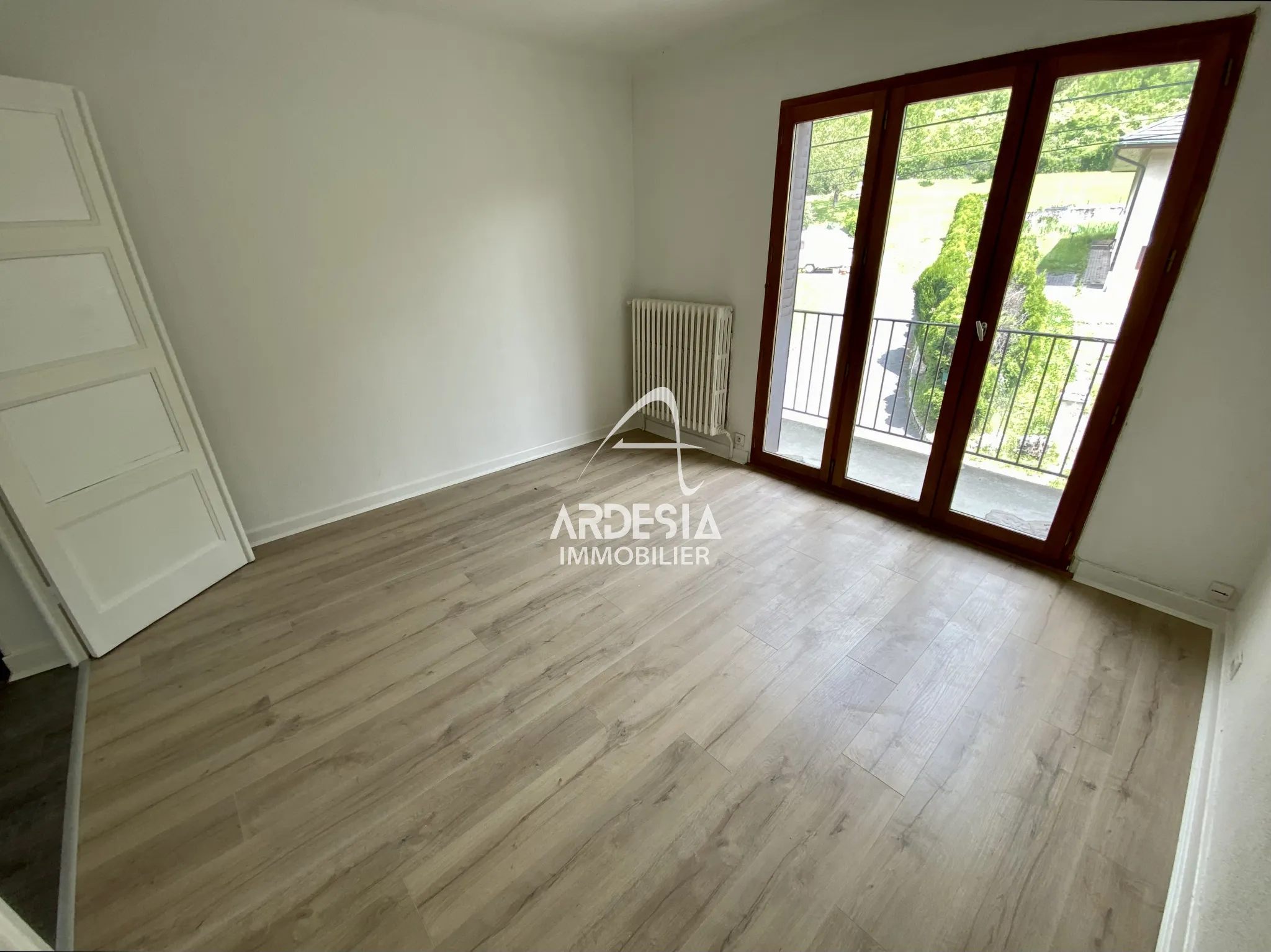 À vendre : Appartement T3 avec garage et jardin à Saint-Julien-Mont-Denis 