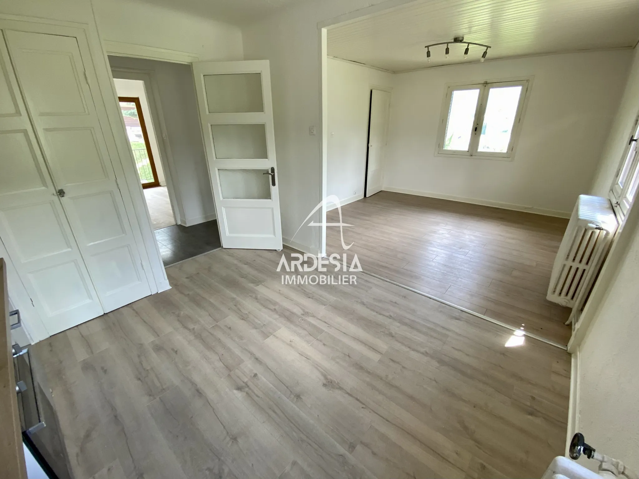 À vendre : Appartement T3 avec garage et jardin à Saint-Julien-Mont-Denis 