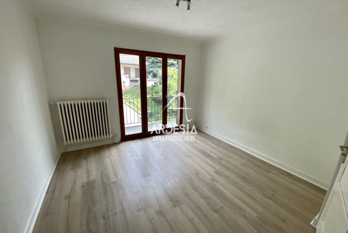 À vendre : Appartement T3 avec garage et jardin à Saint-Julien-Mont-Denis 