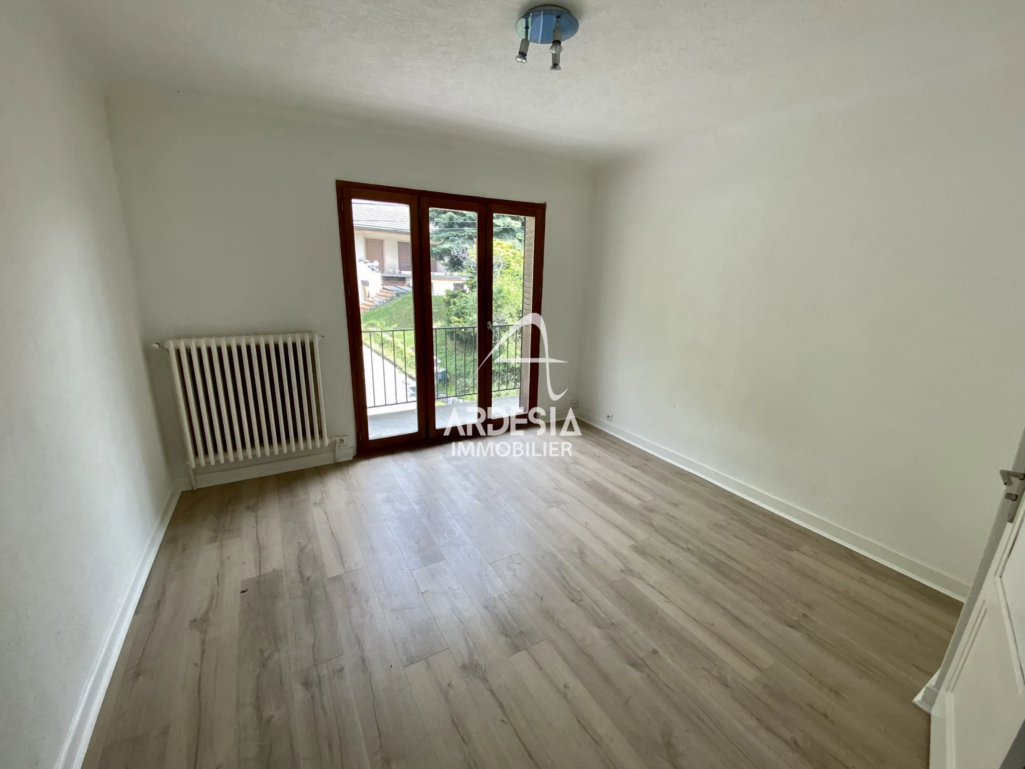 À vendre : Appartement T3 avec garage et jardin à Saint-Julien-Mont-Denis 