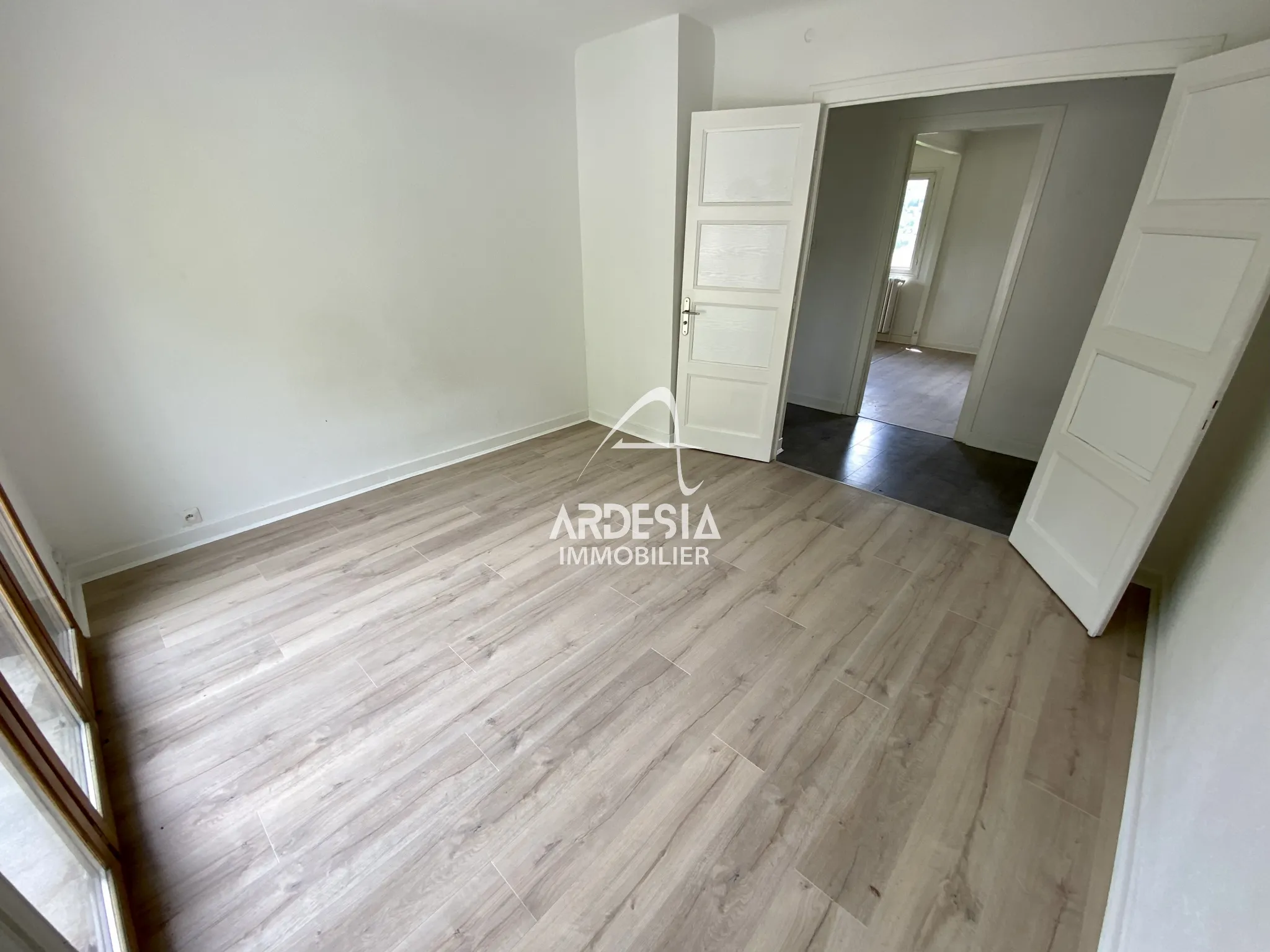 À vendre : Appartement T3 avec garage et jardin à Saint-Julien-Mont-Denis 