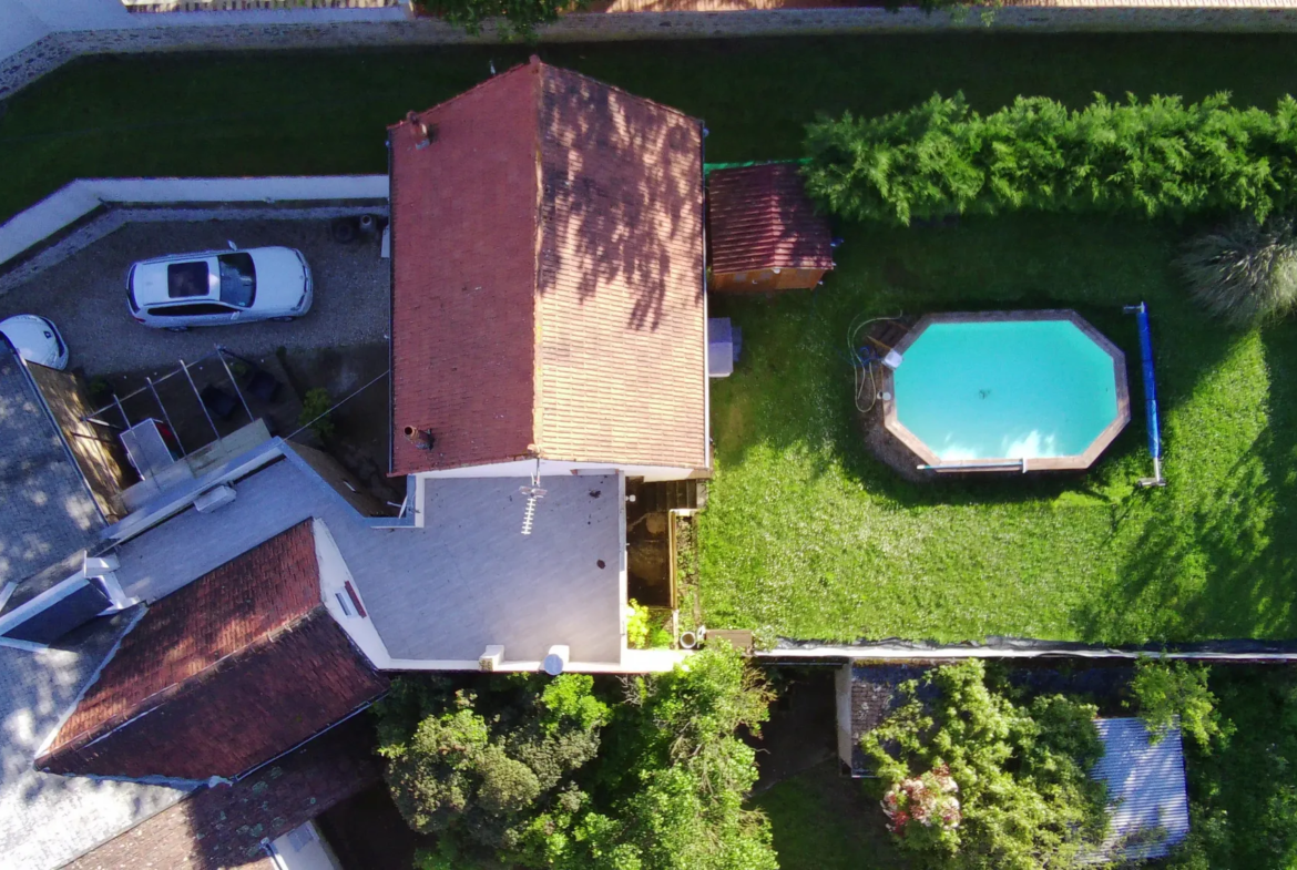 Maison Familiale Spacieuse à Massay avec Piscine et Appartement Indépendant 