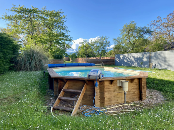 Maison Familiale Spacieuse à Massay avec Piscine et Appartement Indépendant