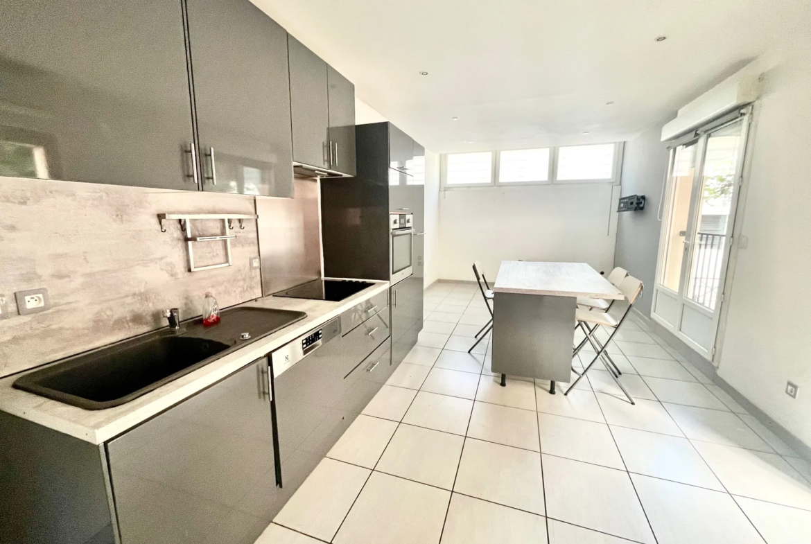 Appartement 3 pièces 48 m² à Nîmes dans le quartier Préfecture 