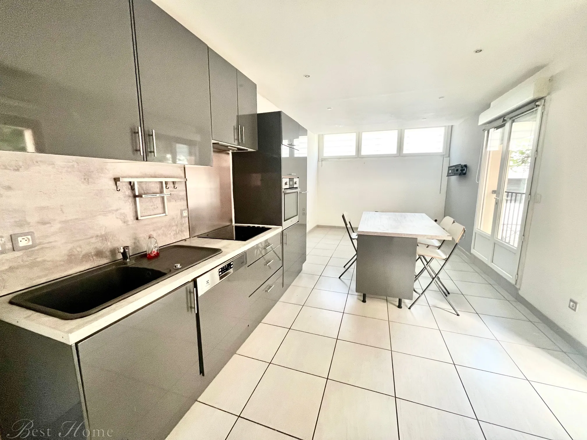 Appartement 3 pièces 48 m² à Nîmes dans le quartier Préfecture 