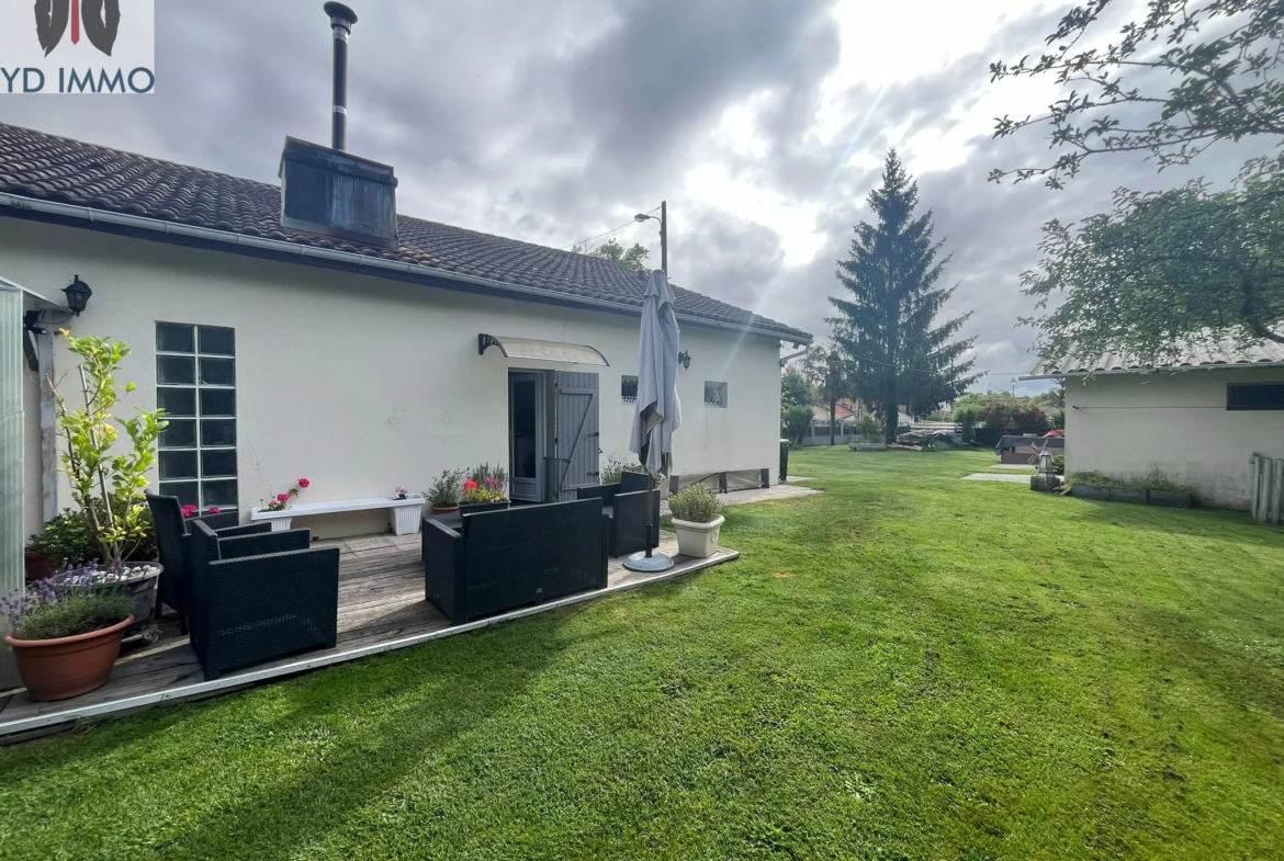 Maison de charme 3 chambres avec garages à Louchats 