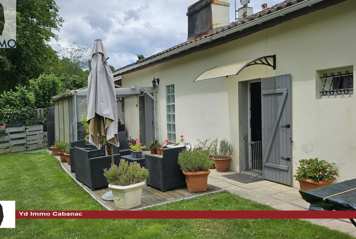 Maison de charme 3 chambres avec garages à Louchats 