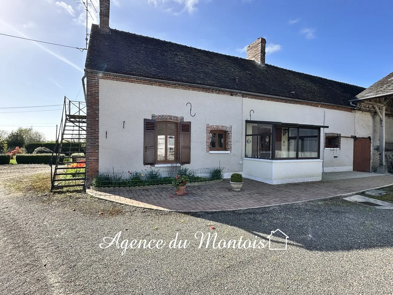 Fermette à rénover à Donnemarie-Dontilly avec jardin de 1300 m² 