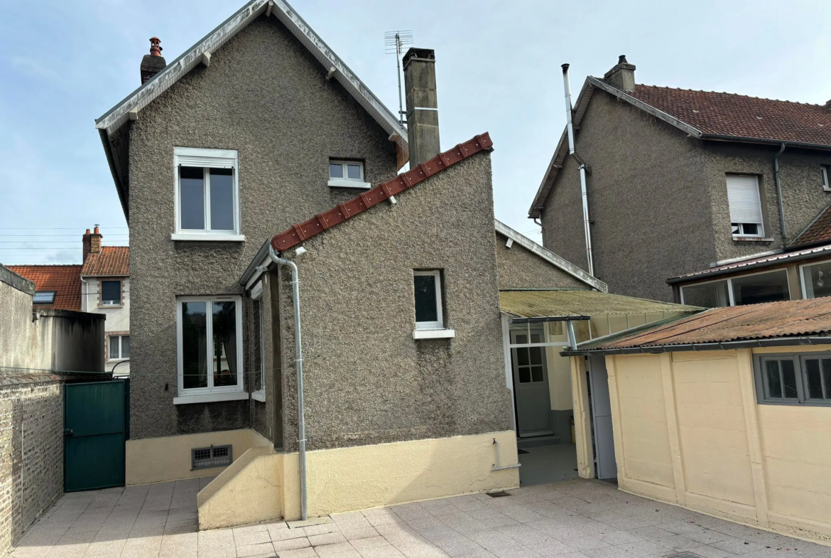 Maison à vendre à Abbeville avec garage et jardin - 965 m² 