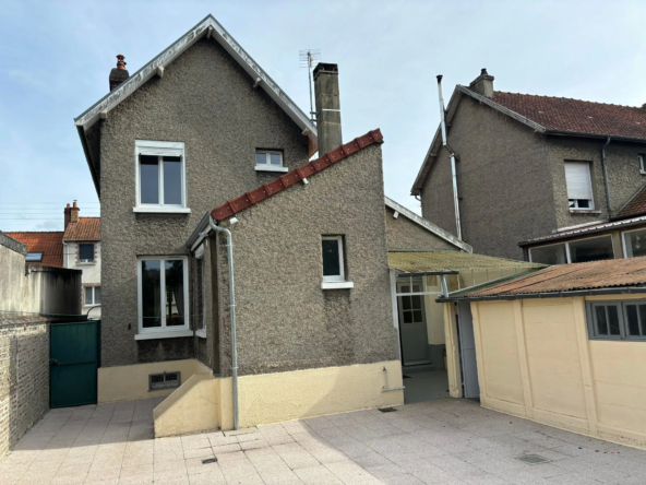 Maison à vendre à Abbeville avec garage et jardin - 965 m²